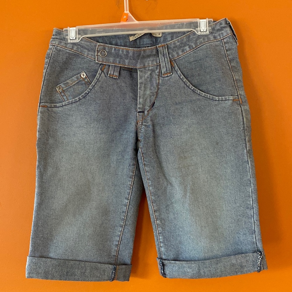 Sergio Valente ladies shorts/capris in size 27. Faded denim look.